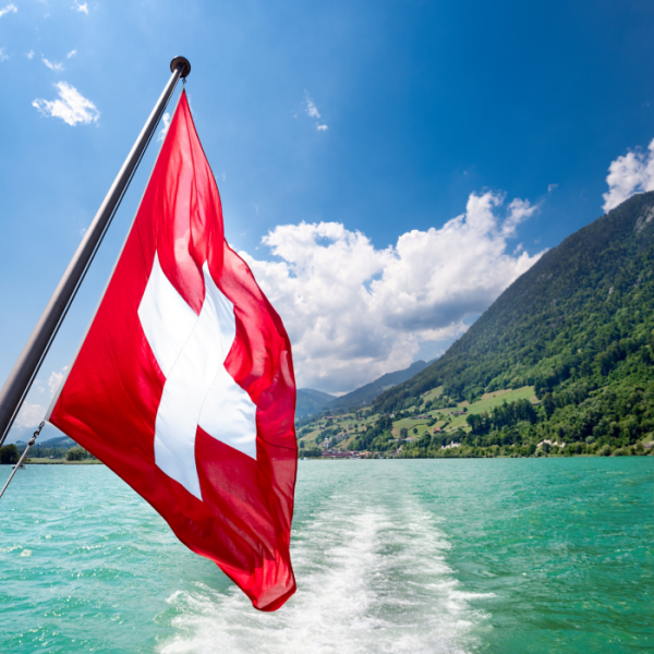 Schweizer Fahne auf Schiff